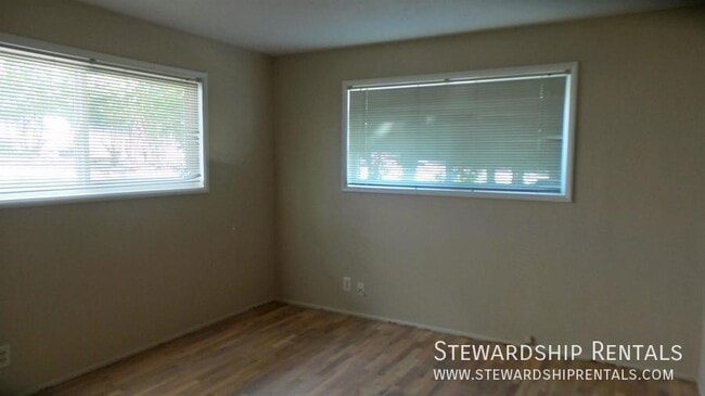 Building Photo - 1275 E 30th Ave