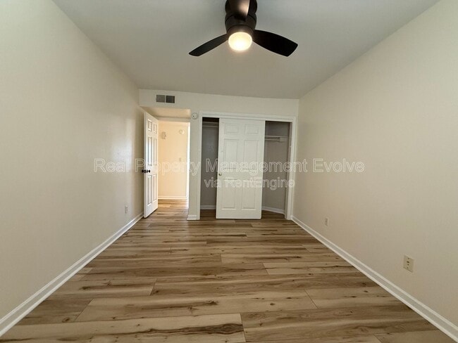 Building Photo - 6502 E Grandview Dr