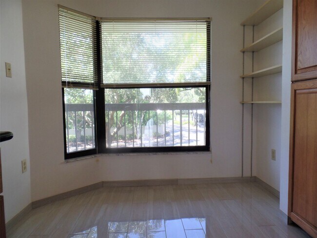 Building Photo - 2/2 UNFURNISHED Condo in Pasadena Cove. Ne...