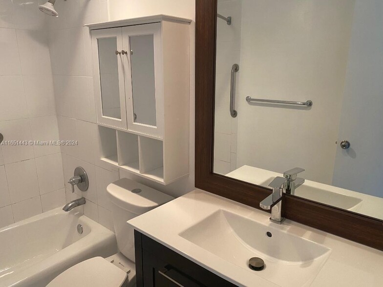 Building Photo - 3001 S Ocean Dr