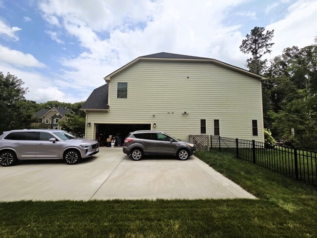 Building Photo - Executive home in Tarrington Subdivision on quiet cul-de-sac lot.