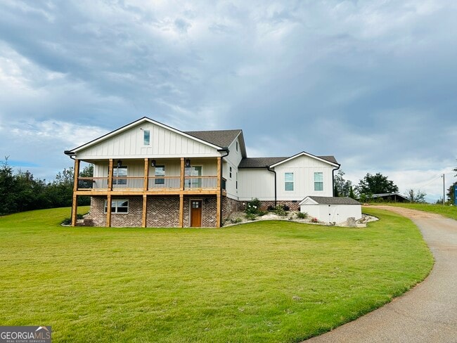 Building Photo - 425 Smokey Rd