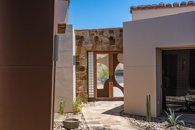 Building Photo - 9 Rockcrest