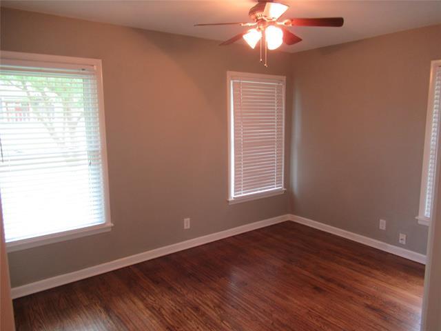 Building Photo - 106 S Clark St