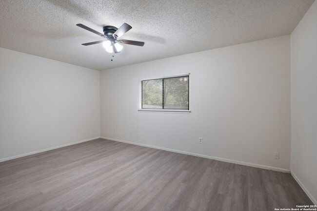 Building Photo - 15414 Legend Springs Dr