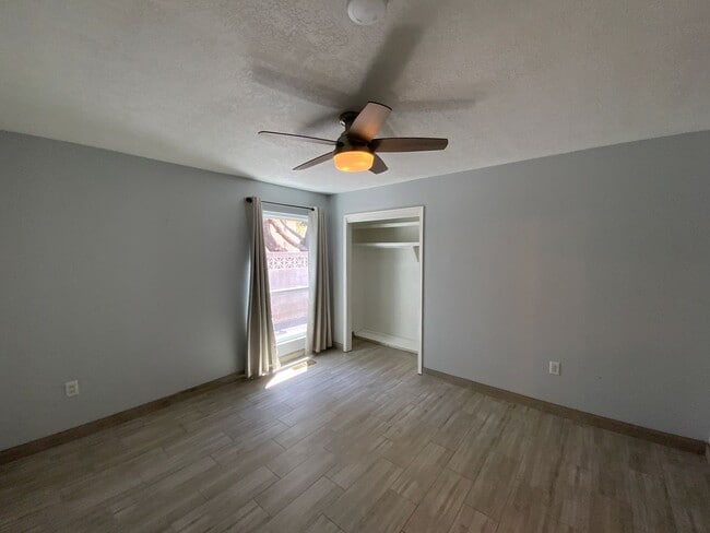Building Photo - 3 Bedroom Single Story Home Available Near...