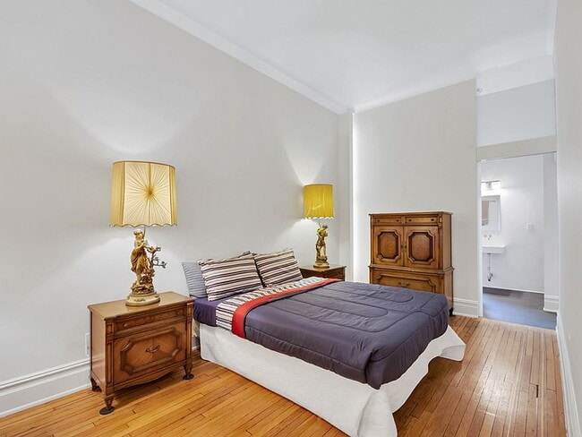 Building Photo - 545 W 111th St