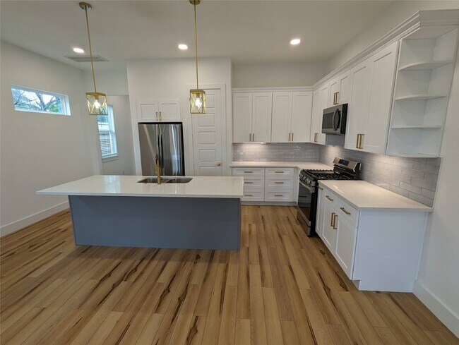 Building Photo - 4915 Fisk St
