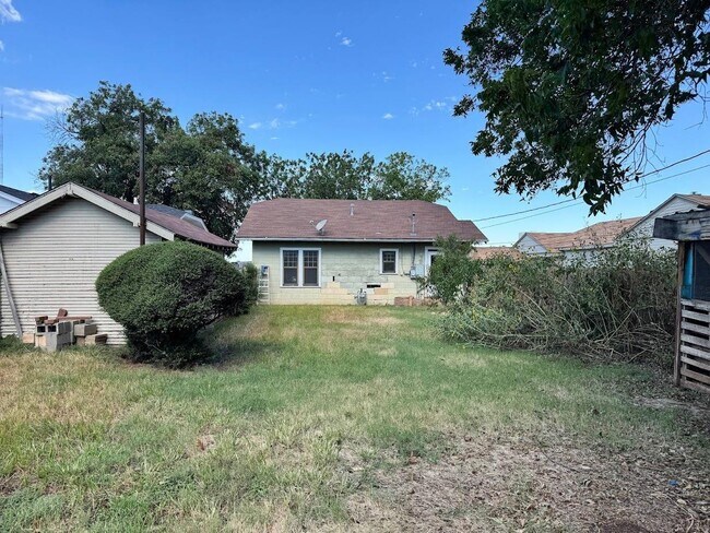 Building Photo - 1411 Garfield St