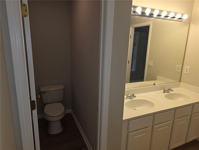 Building Photo - 1353 Dukes Creek Dr