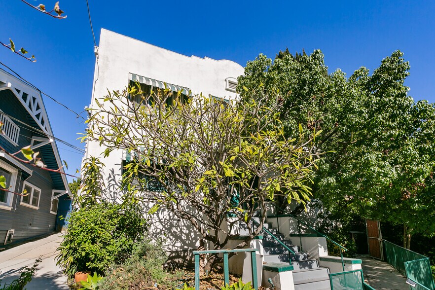 Building Photo - 1423 Ridge Way