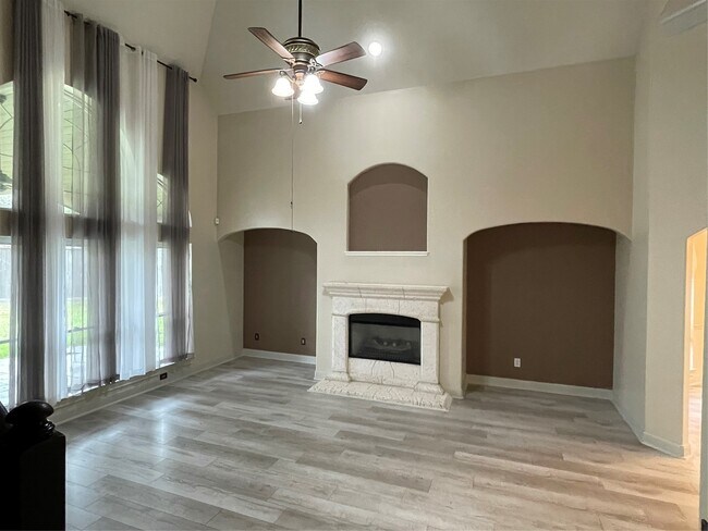 Building Photo - 1759 Lakeside Enclave Dr