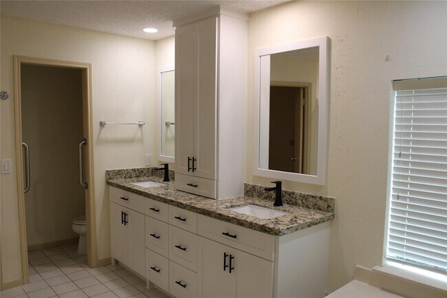 Building Photo - 35 Cottage Grove Pl