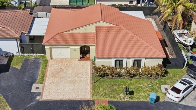 Building Photo - 561 SW 87th Ct