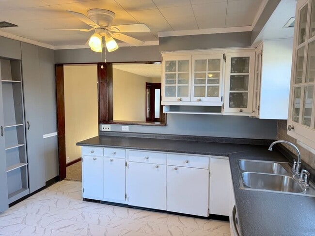 Building Photo - 305 N F St