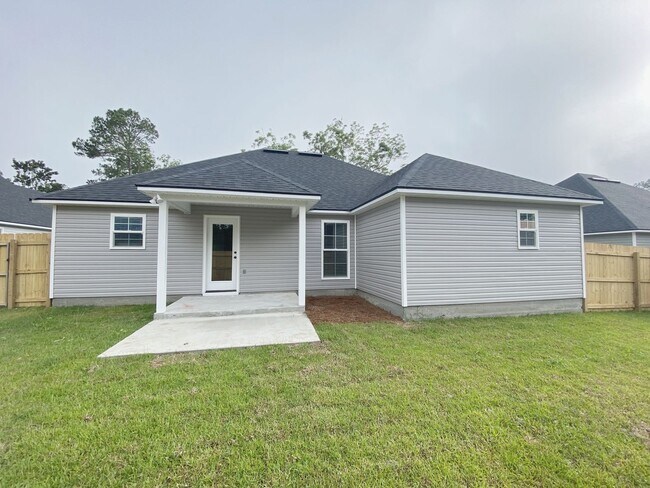 Building Photo - 3 bedrooms, 2 baths in Hahira/North Lownde...