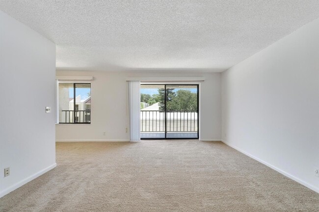 Building Photo - 150 Pineview Rd