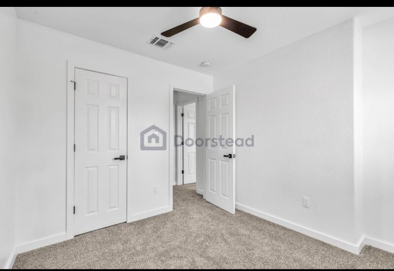 Building Photo - 5110 Flipper Dr