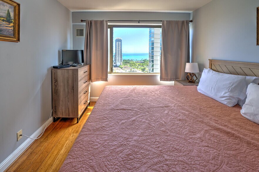 Building Photo - 2140 Kuhio Avenue-ID1327717P