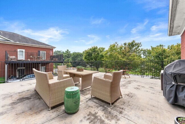 Building Photo - Charming, Step-Less 2 bedroom home with Private Patio Near Lake Lanier