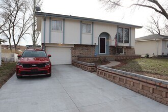 Building Photo - La Vista Home For Rent
