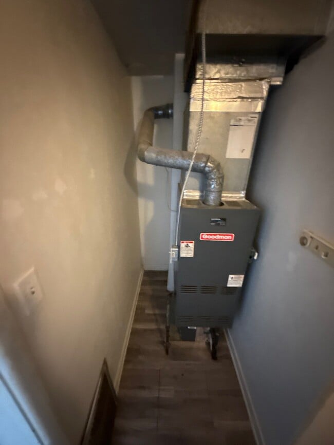 Building Photo - 3104 N Webster Ave