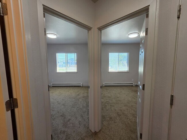 Building Photo - 3 Bed 2 1/2 Bath in Fruitvale