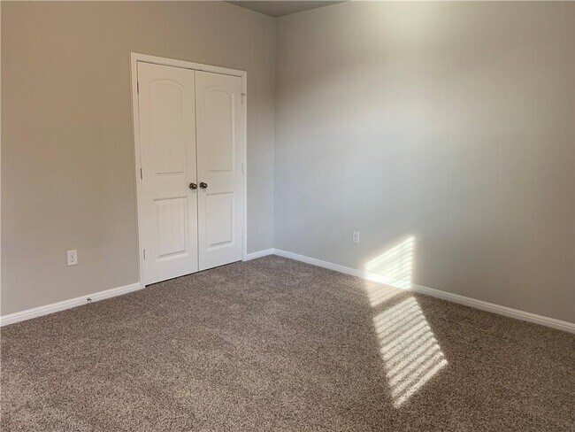 Building Photo - 1308 Anhalt Dr