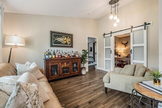 Building Photo - 106 1st Ave NE