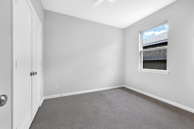 Building Photo - 9119 Brixham Dr