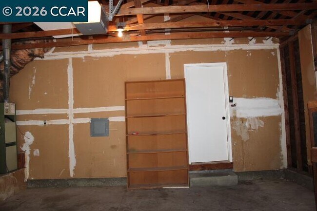 Building Photo - 2152 Blue Jay Cir