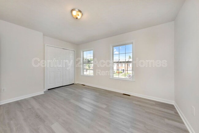 Building Photo - 9907 Warwick Pl