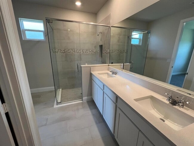 Building Photo - 6305 Cloverdale Ave