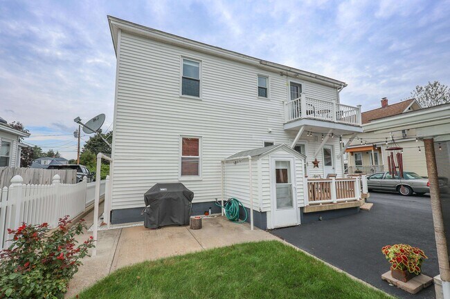 Building Photo - 32 Chapleau Ave