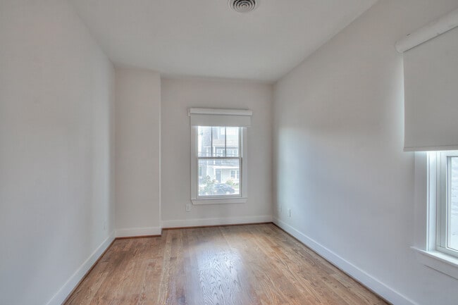 Building Photo - 1319B Pillow St