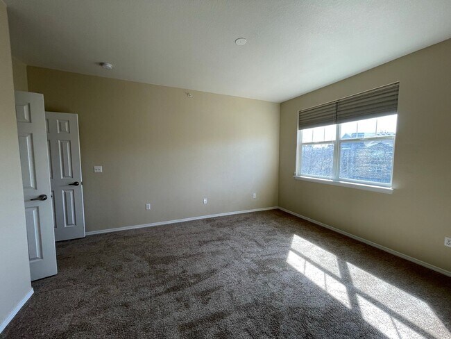 Building Photo - Quiet, Open and Private, Surounded by Nature! Attached 2 CAR Garage!