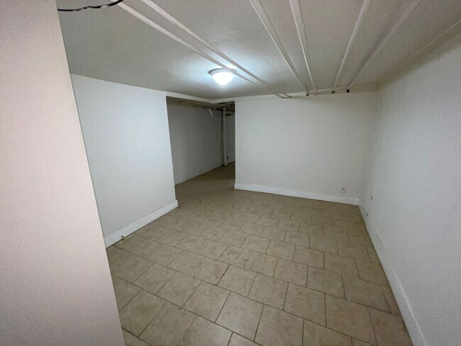 Building Photo - 6430 1/2 Tulip Street