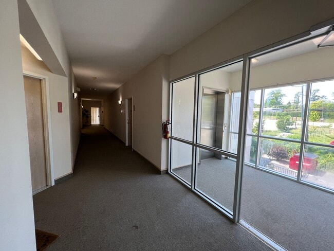 Building Photo - 124 Beech St