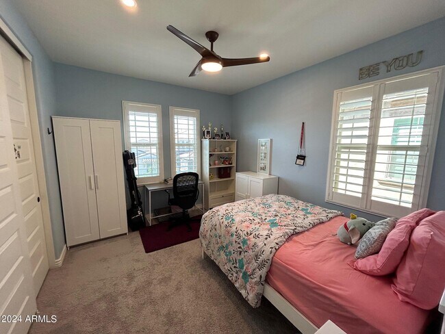 Building Photo - 3318 E Los Gatos Dr