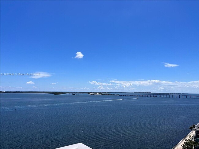 Building Photo - 1155 Brickell Bay Dr