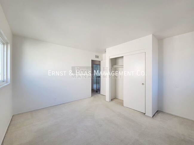 Building Photo - Beautiful 4 Bedroom 2.5 Bath Executive Hom...