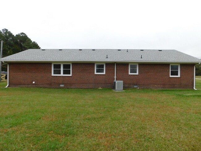 Building Photo - Newly Renovated 3 bedroom, 2 bath home