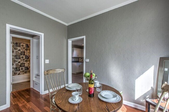 Building Photo - The Cool House Newly Remodeled 1 Bd/1 Ba H...
