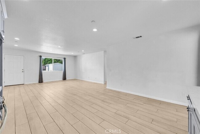 Building Photo - 9321 Sage Ave