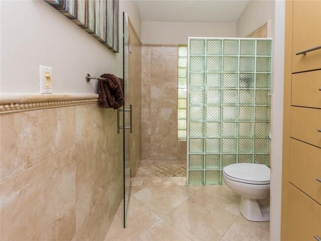 Building Photo - 2319 NE 16th Ave