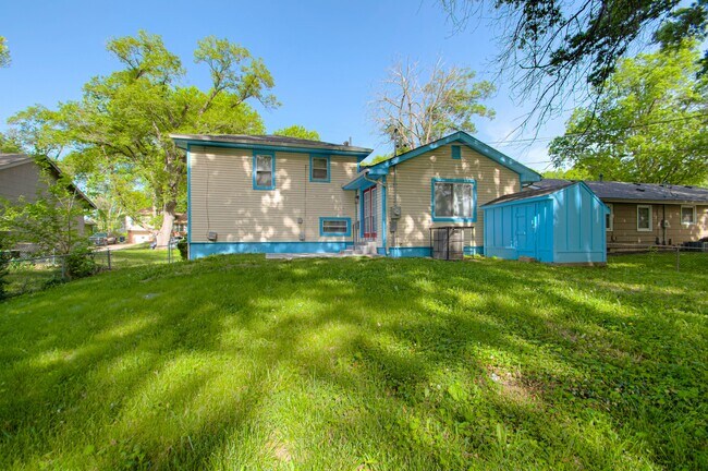 Building Photo - 9411 Fairwood Dr