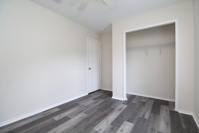 Building Photo - 3BR/2BA Home Near UWF with High Ceilings, Large Backyard Deck & Fully Fenced Yard