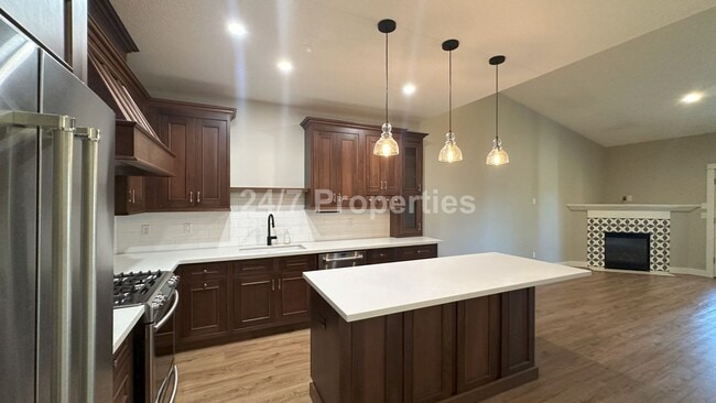 Building Photo - 3 BD | 2 BA Duplex with Fenced Backyard an...