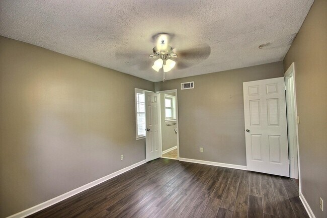 Building Photo - 1074 Tararidge Dr