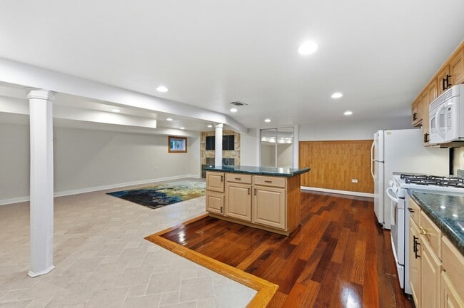 Building Photo - 4656 N Narragansett Ave